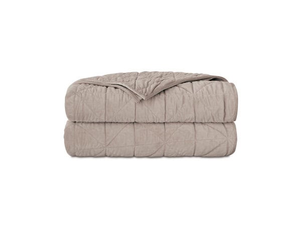 Loure Faux Down Super King Comforter Loure Faux Down Super King Comforter